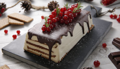 Tarta de galletas y chocolate con leche condensada para Navidad