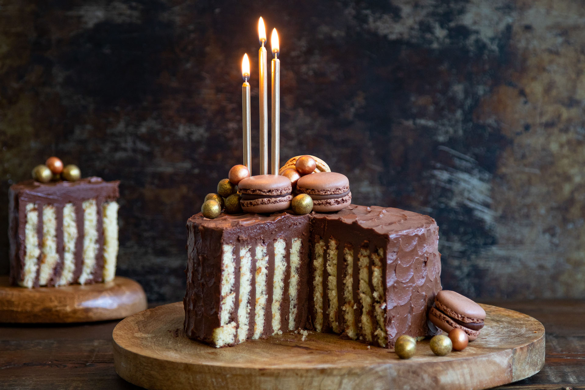 Prepara una tarta de cumpleaños de chocolate casera | Nestlé Cocina