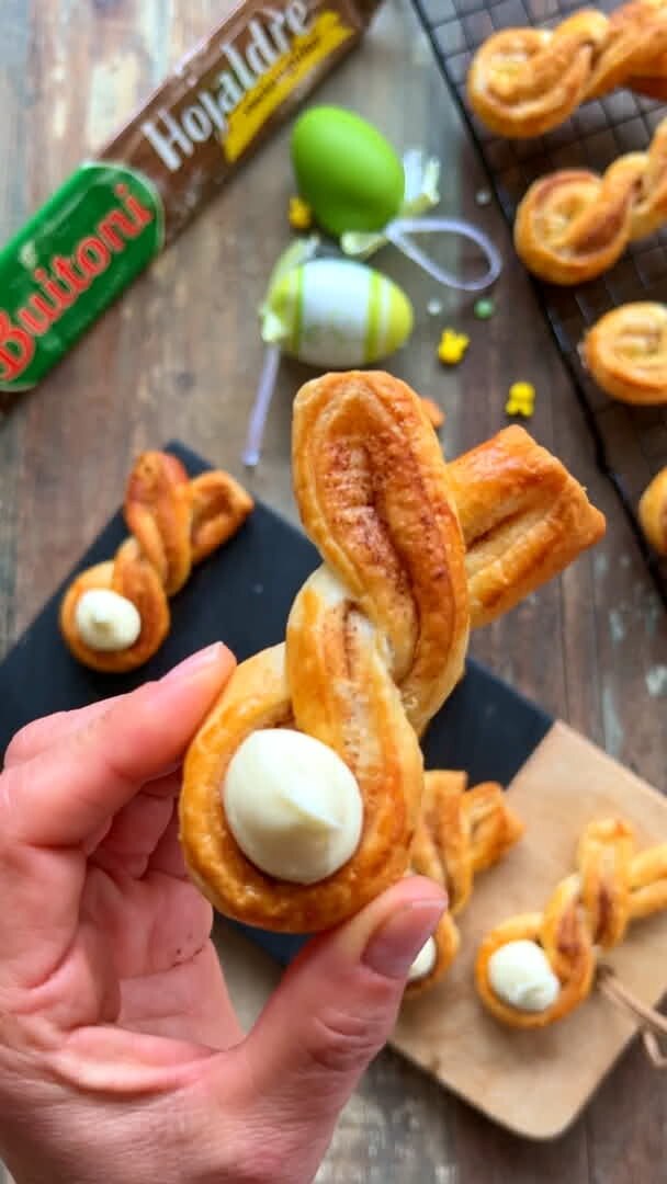 Conejitos de rollitos de canela con hojaldre