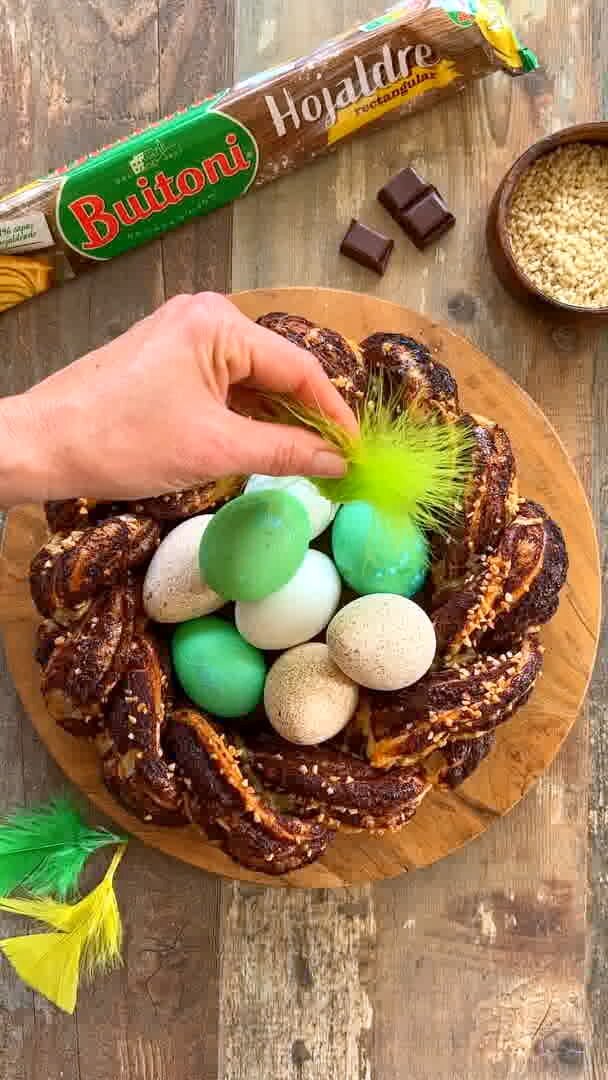 Nido de Pascua con chocolate y hojaldre