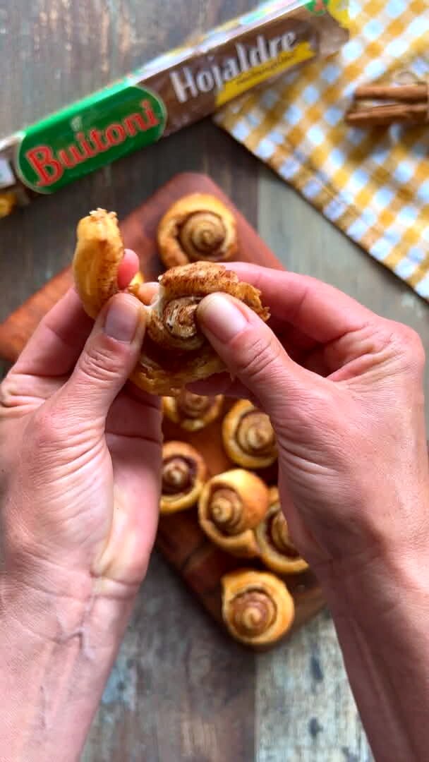 Rollitos de canela con hojaldre