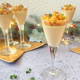 Vasitos de foie con manzana caramelizada