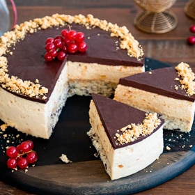 Tarta de mousse de turrón y chocolate