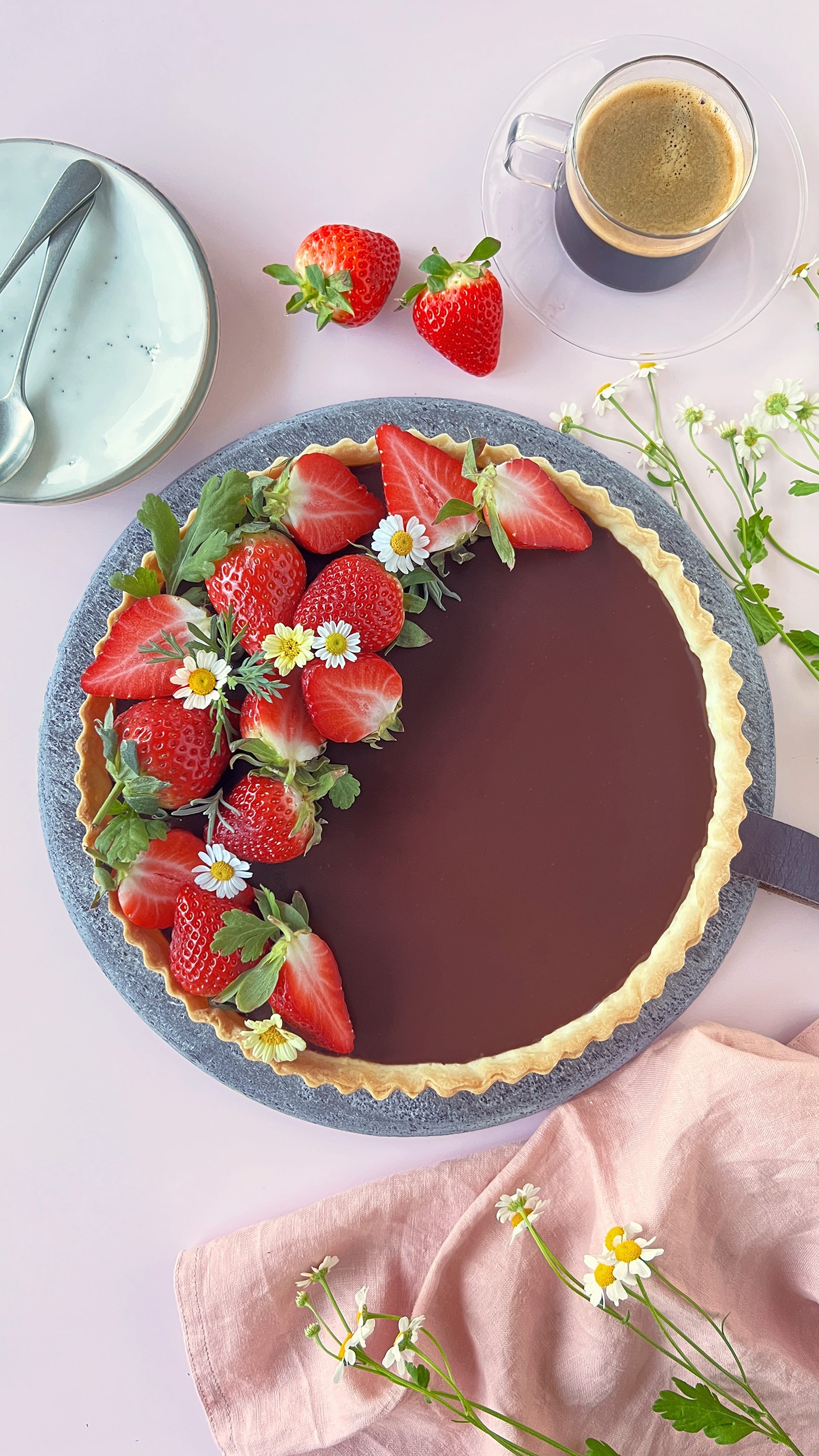 Tarta de chocolate y fresas