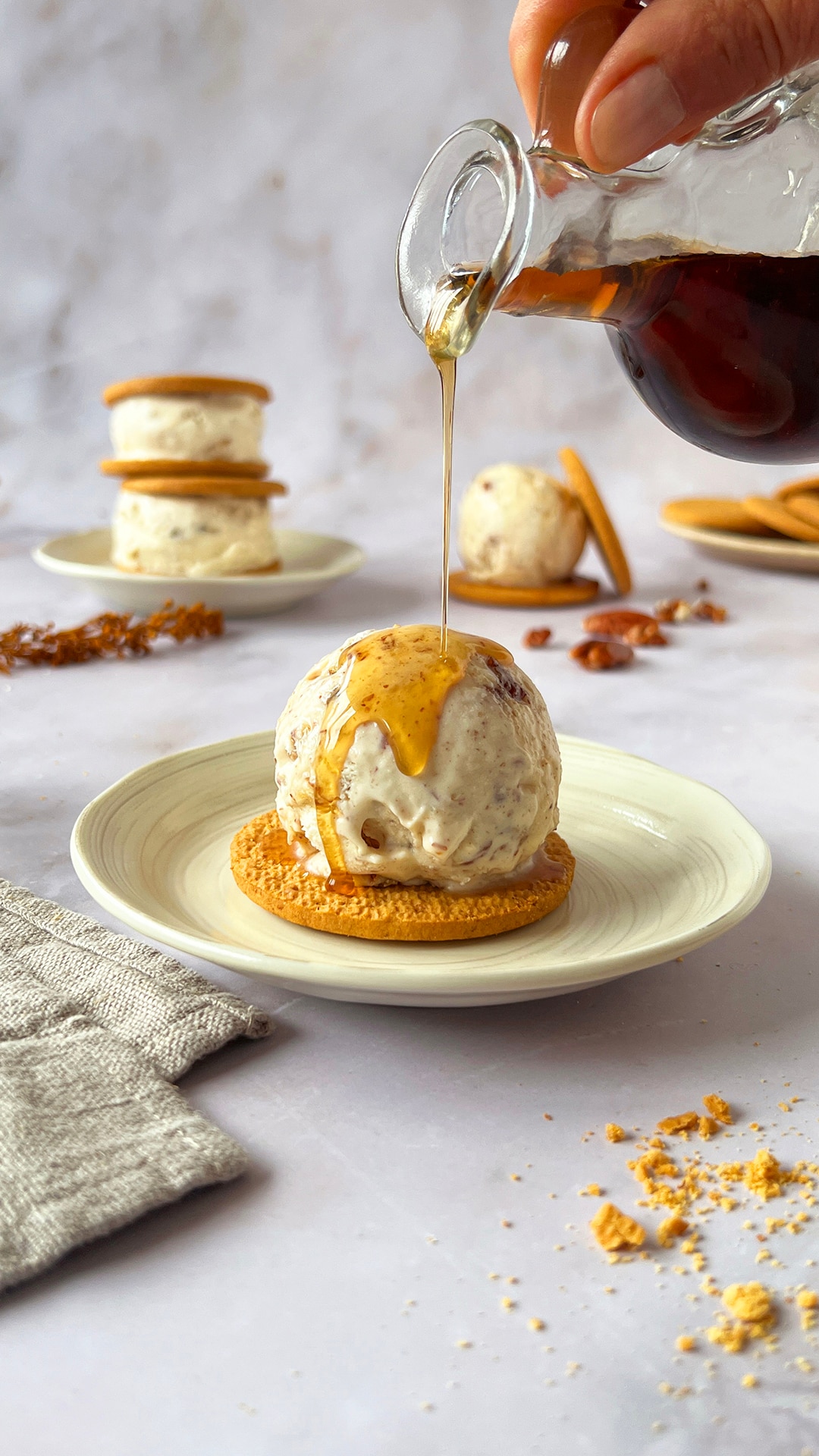Helado de mascarpone y nueces caramelizadas