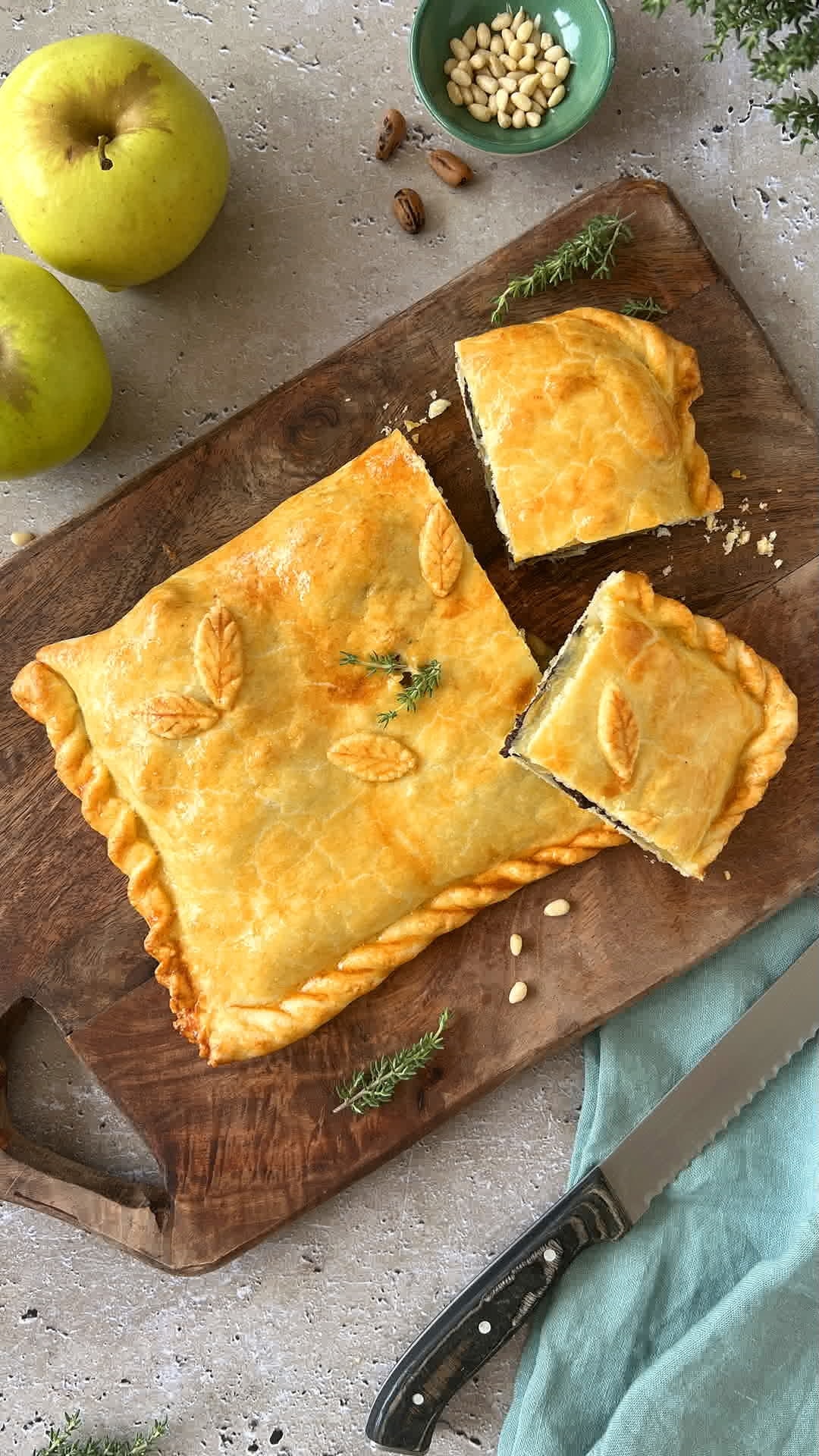 Empanada de morcilla y manzana