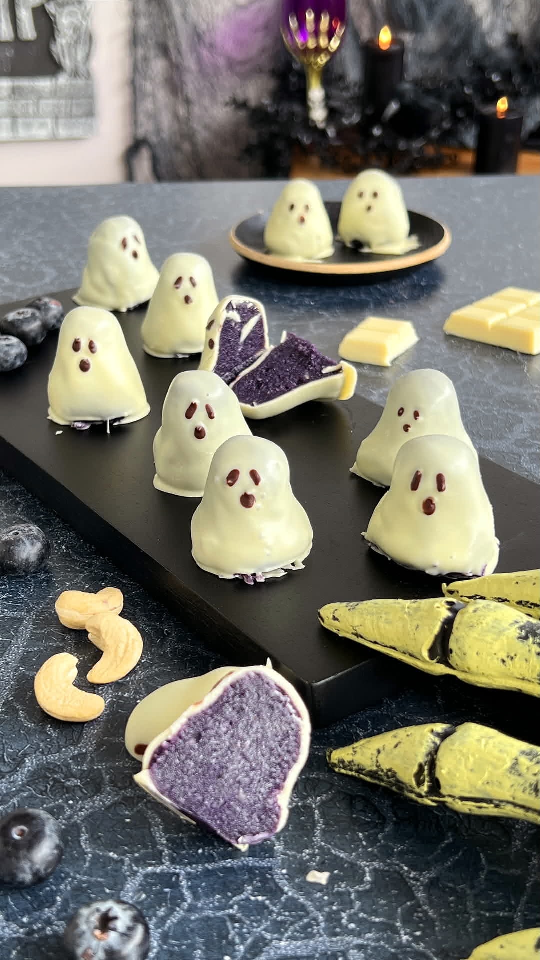 Bocaditos de chocolate blanco y arándanos para Halloween