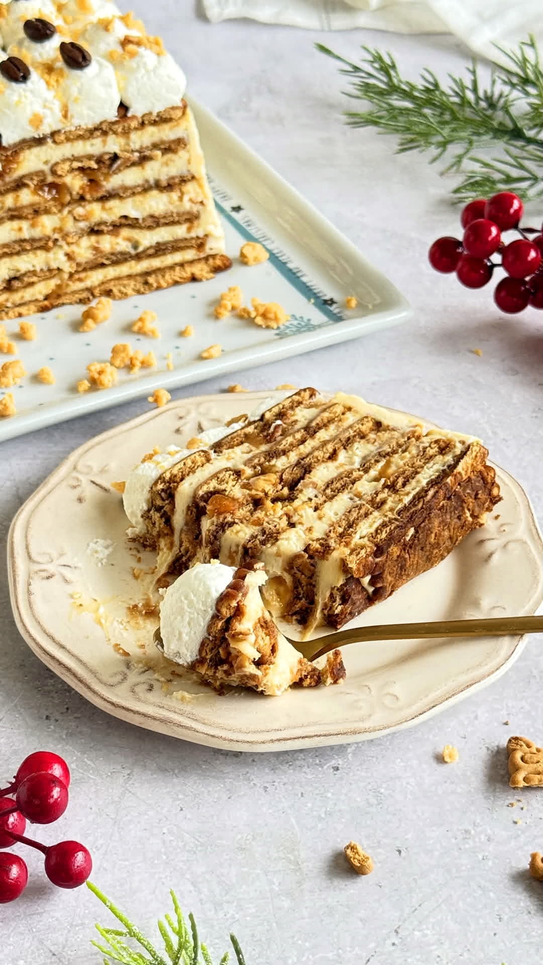 Tarta de galletas con leche condensada, turrón y café