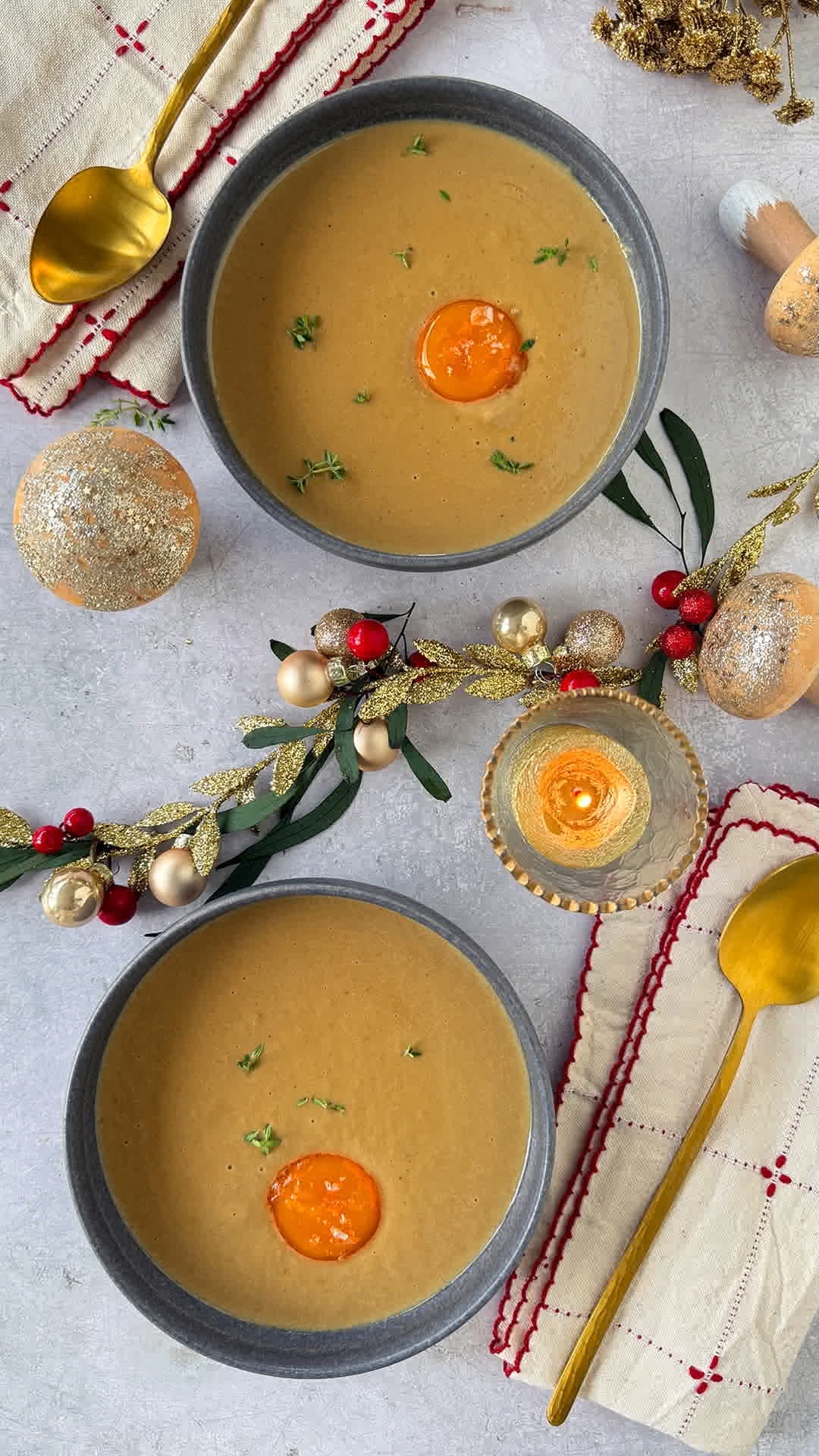 Crema de boletus con yema curada