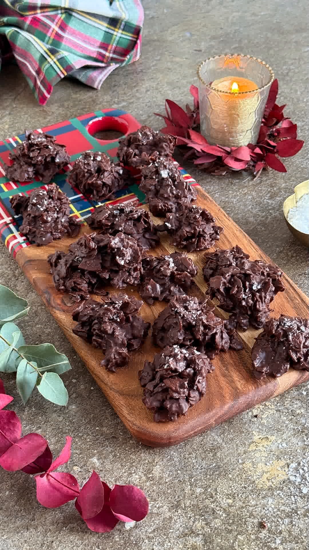 Rocas de chocolate y patatas chips