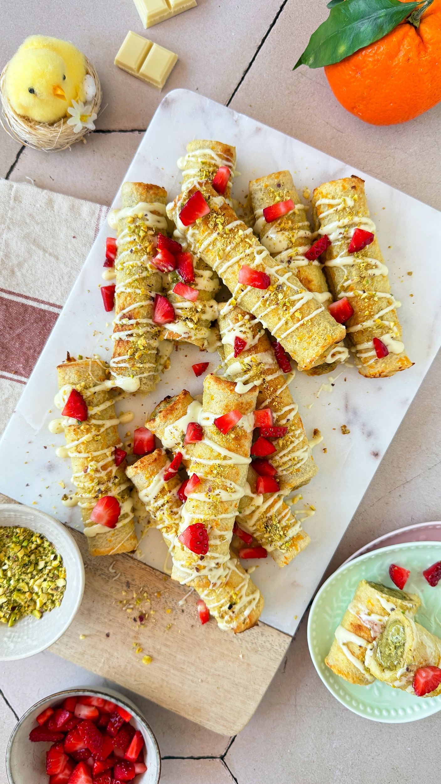 Rollitos de torrijas de chocolate blanco y pistacho en freidora de aire