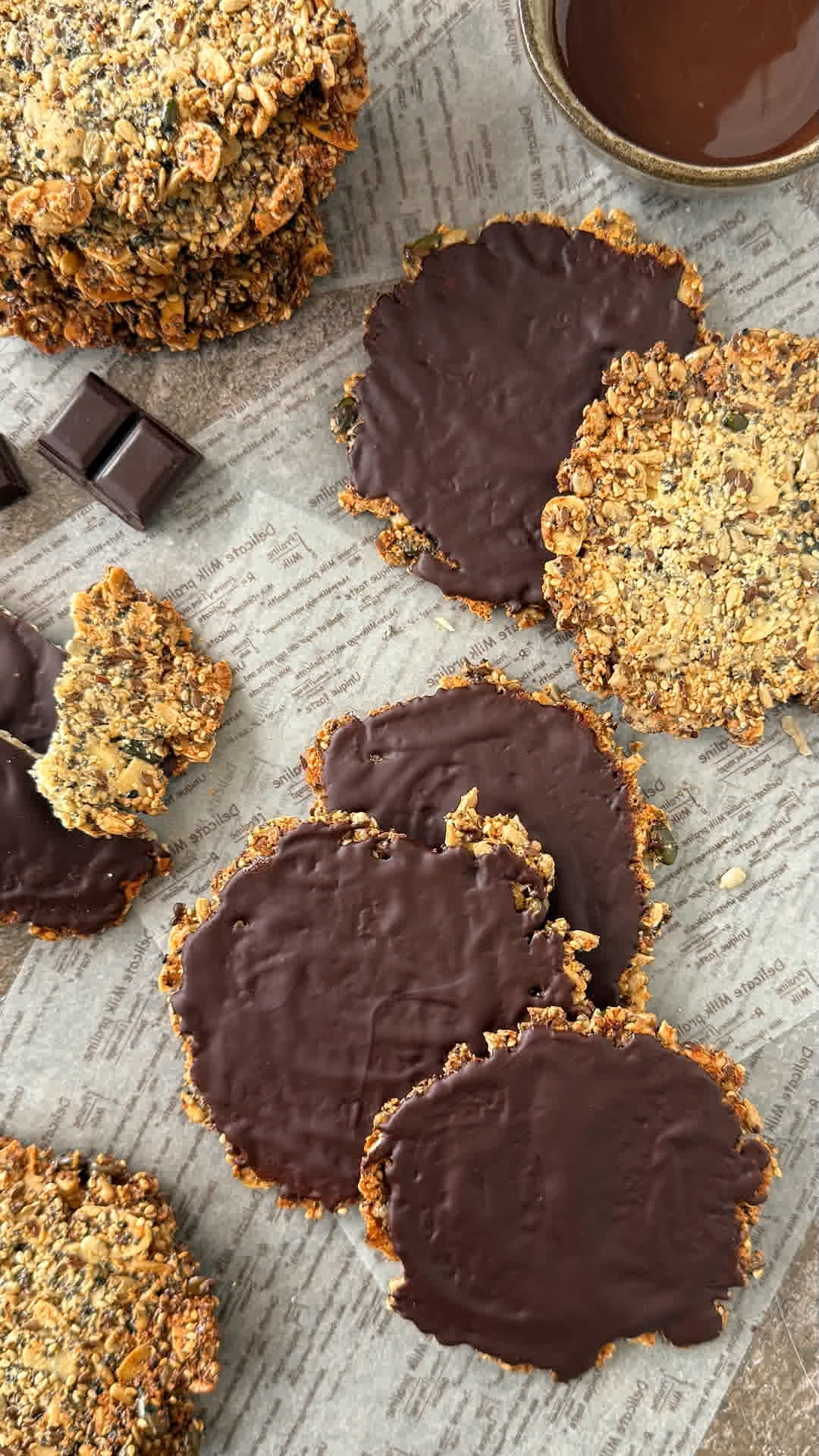 Galletas crujientes de semillas y chocolate