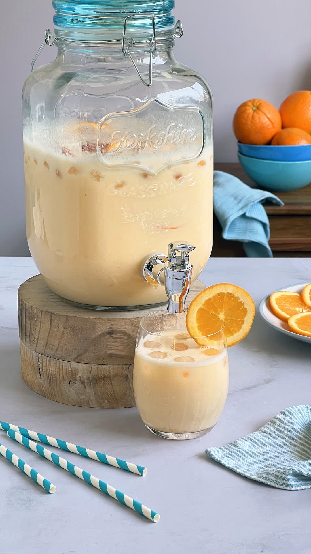 Bebida de naranja y leche condensada cremosa