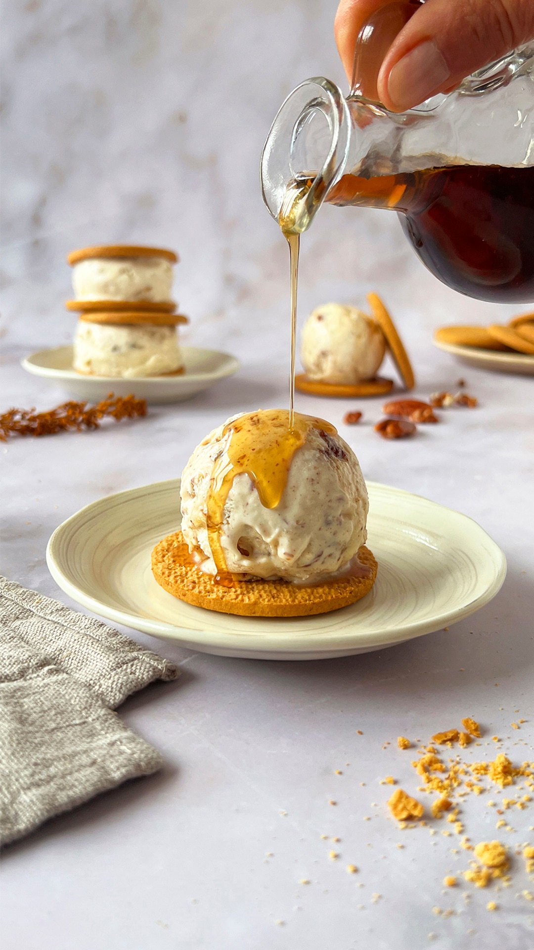 Helado de mascarpone y nueces caramelizadas